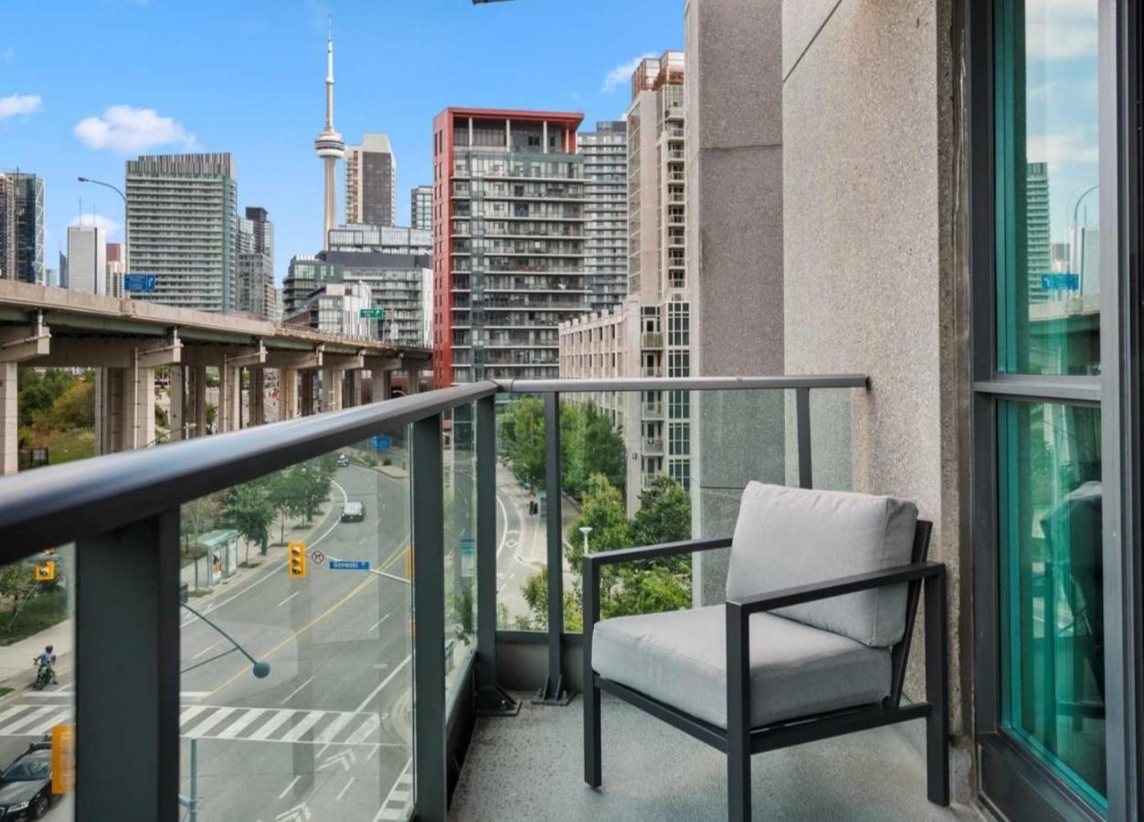 Cn Tower View With Free Parking, Pool, & More Amenities Toronto Exteriör bild