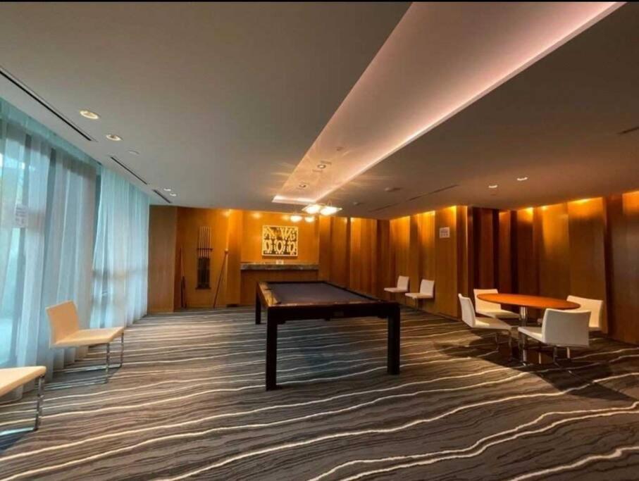 Cn Tower View With Free Parking, Pool, & More Amenities Toronto Exteriör bild