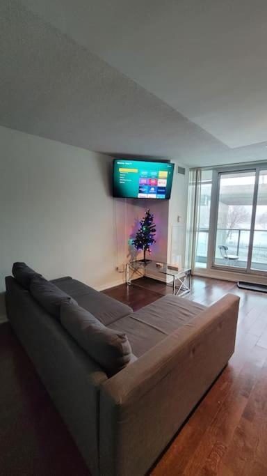 Cn Tower View With Free Parking, Pool, & More Amenities Toronto Exteriör bild