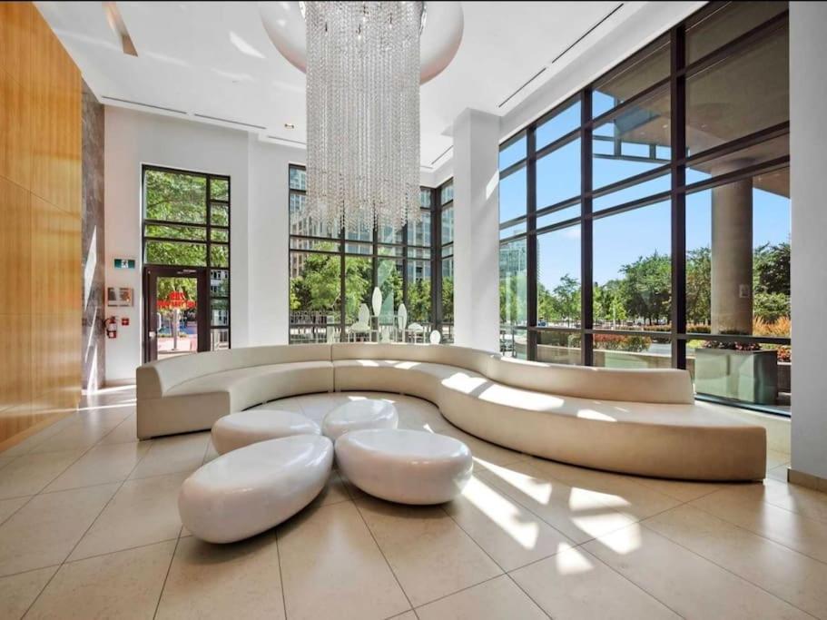 Cn Tower View With Free Parking, Pool, & More Amenities Toronto Exteriör bild