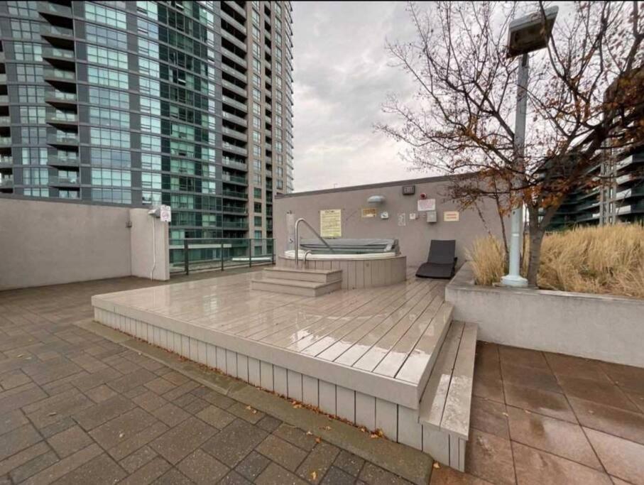 Cn Tower View With Free Parking, Pool, & More Amenities Toronto Exteriör bild