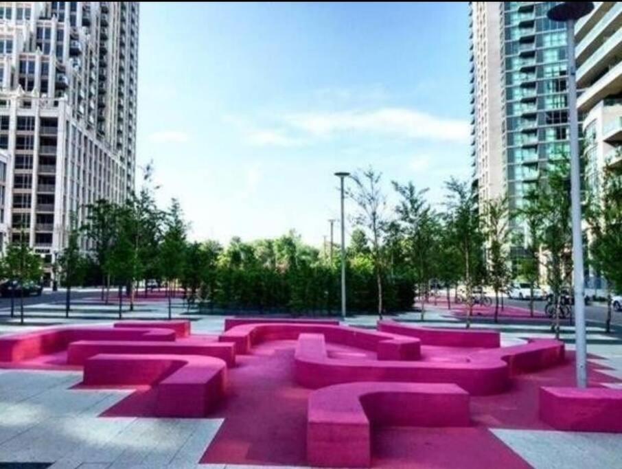 Cn Tower View With Free Parking, Pool, & More Amenities Toronto Exteriör bild