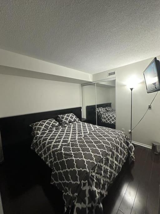 Cn Tower View With Free Parking, Pool, & More Amenities Toronto Exteriör bild