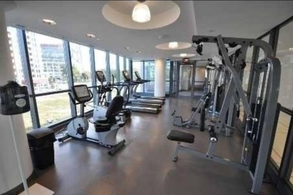 Cn Tower View With Free Parking, Pool, & More Amenities Toronto Exteriör bild