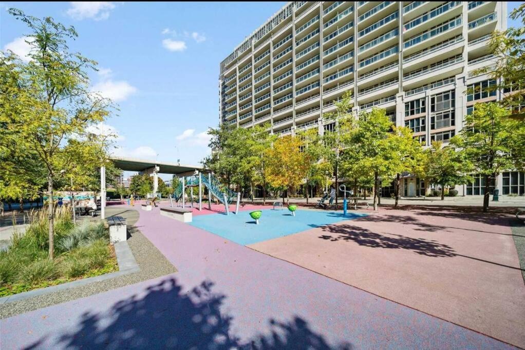 Cn Tower View With Free Parking, Pool, & More Amenities Toronto Exteriör bild
