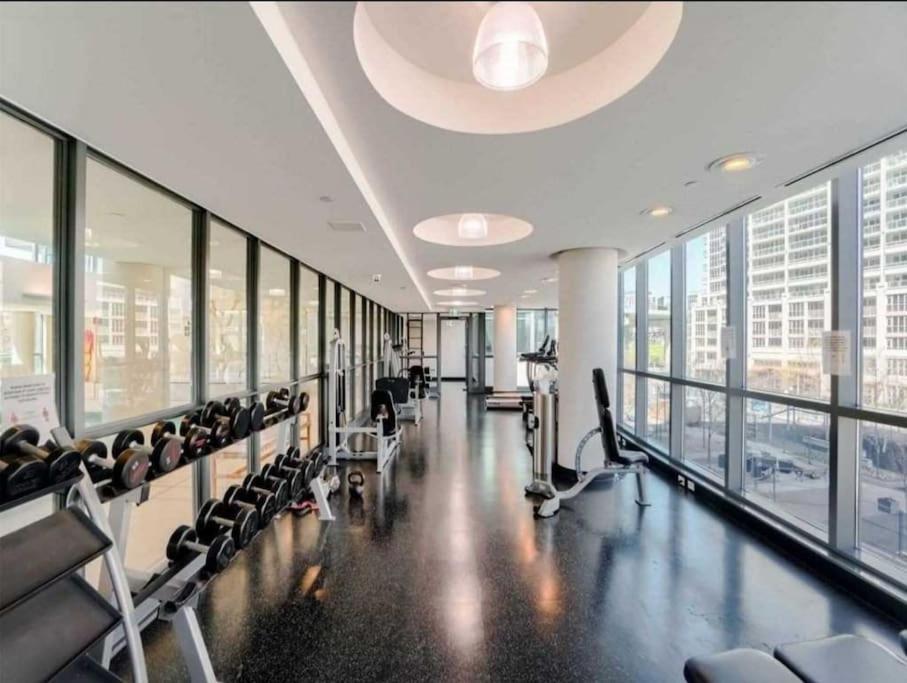 Cn Tower View With Free Parking, Pool, & More Amenities Toronto Exteriör bild