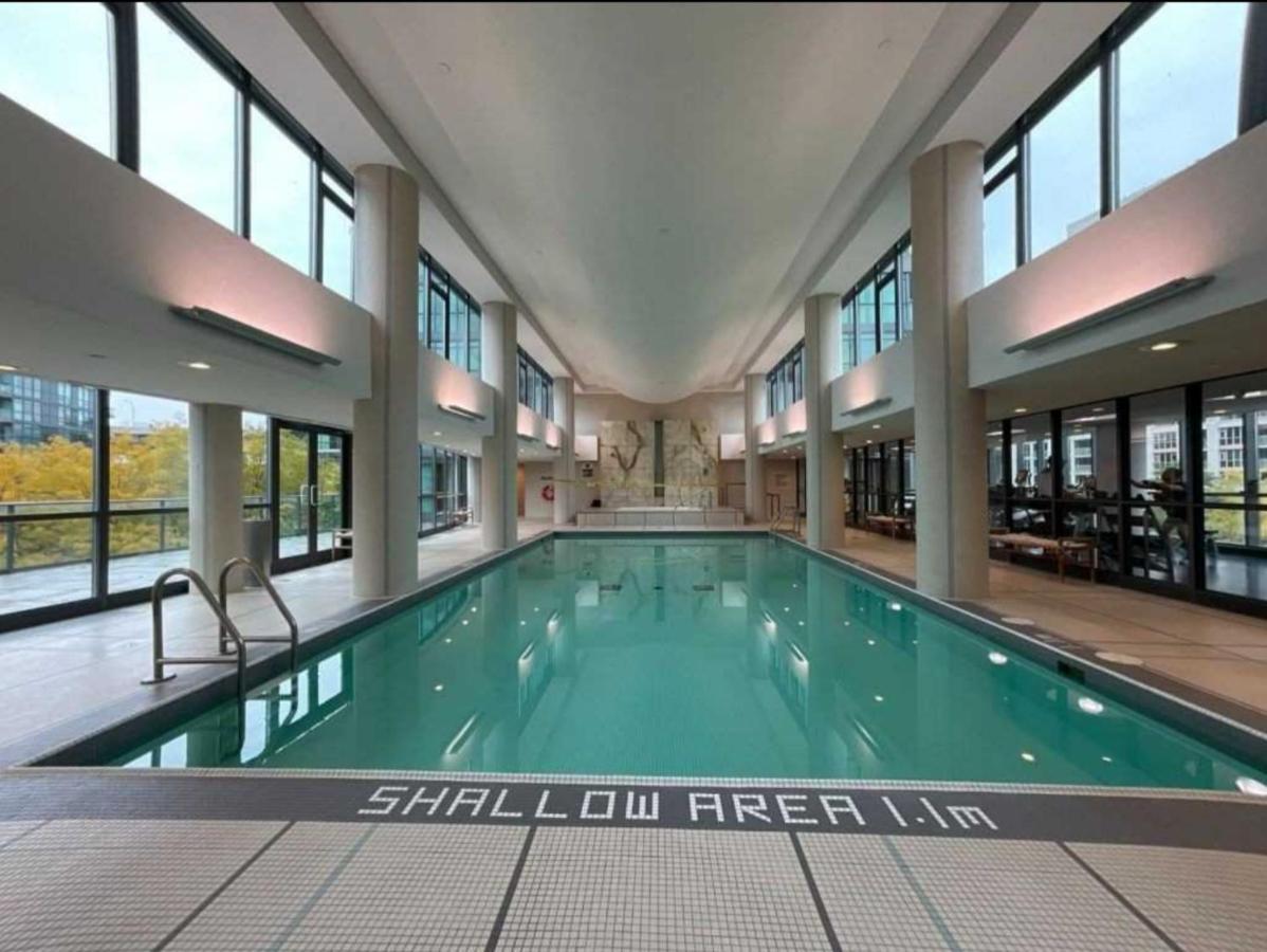 Cn Tower View With Free Parking, Pool, & More Amenities Toronto Exteriör bild