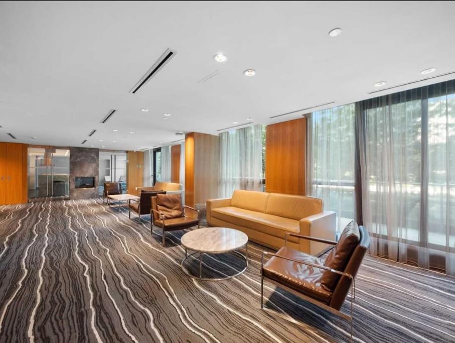 Cn Tower View With Free Parking, Pool, & More Amenities Toronto Exteriör bild